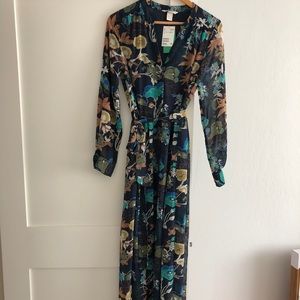NWT H&M Maxi Dress. Very Romantic and fun.